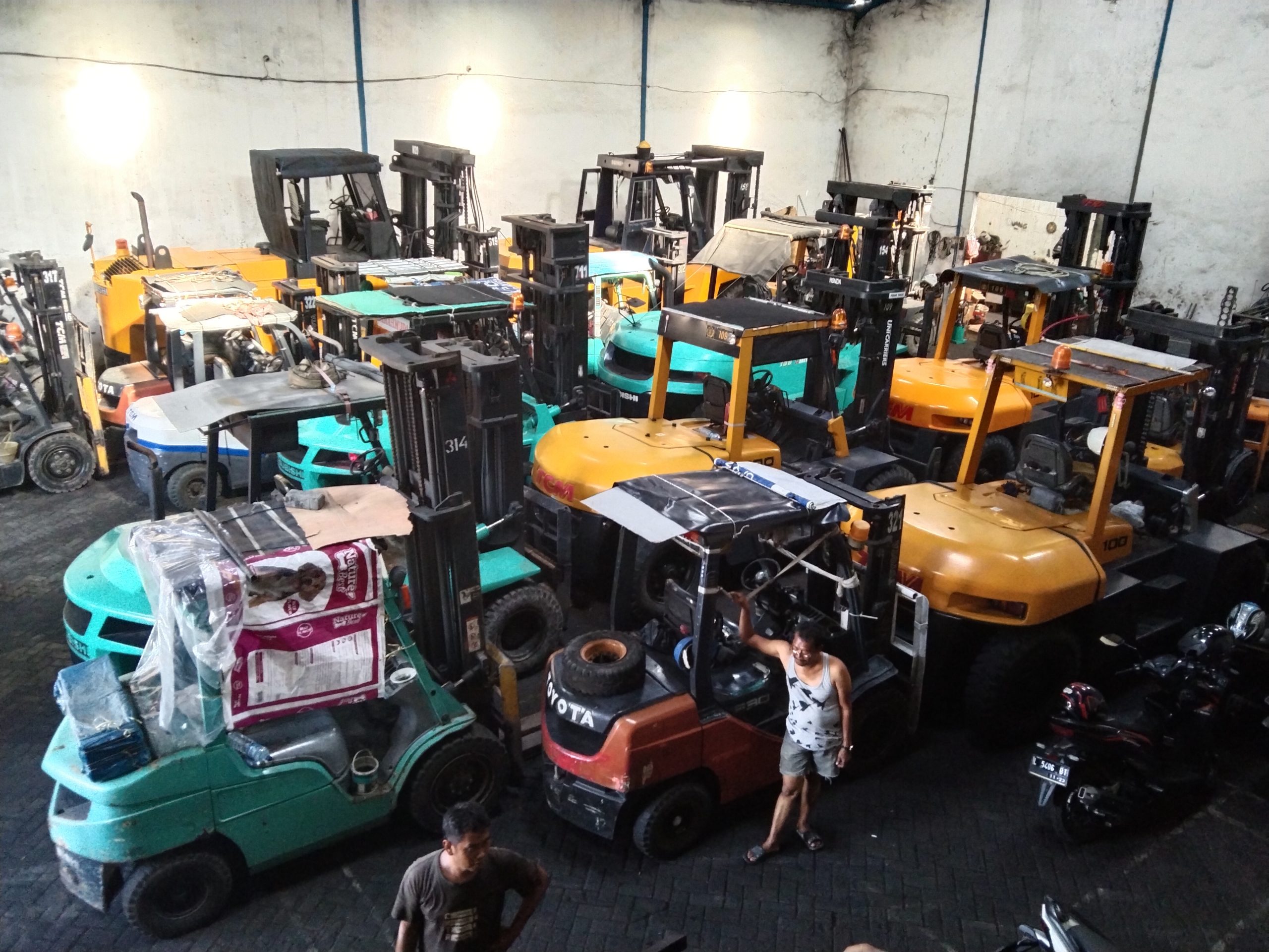 Sewwa Forklift 3 ton sampai 25 ton di Gresik Surabaya Sidoarjo